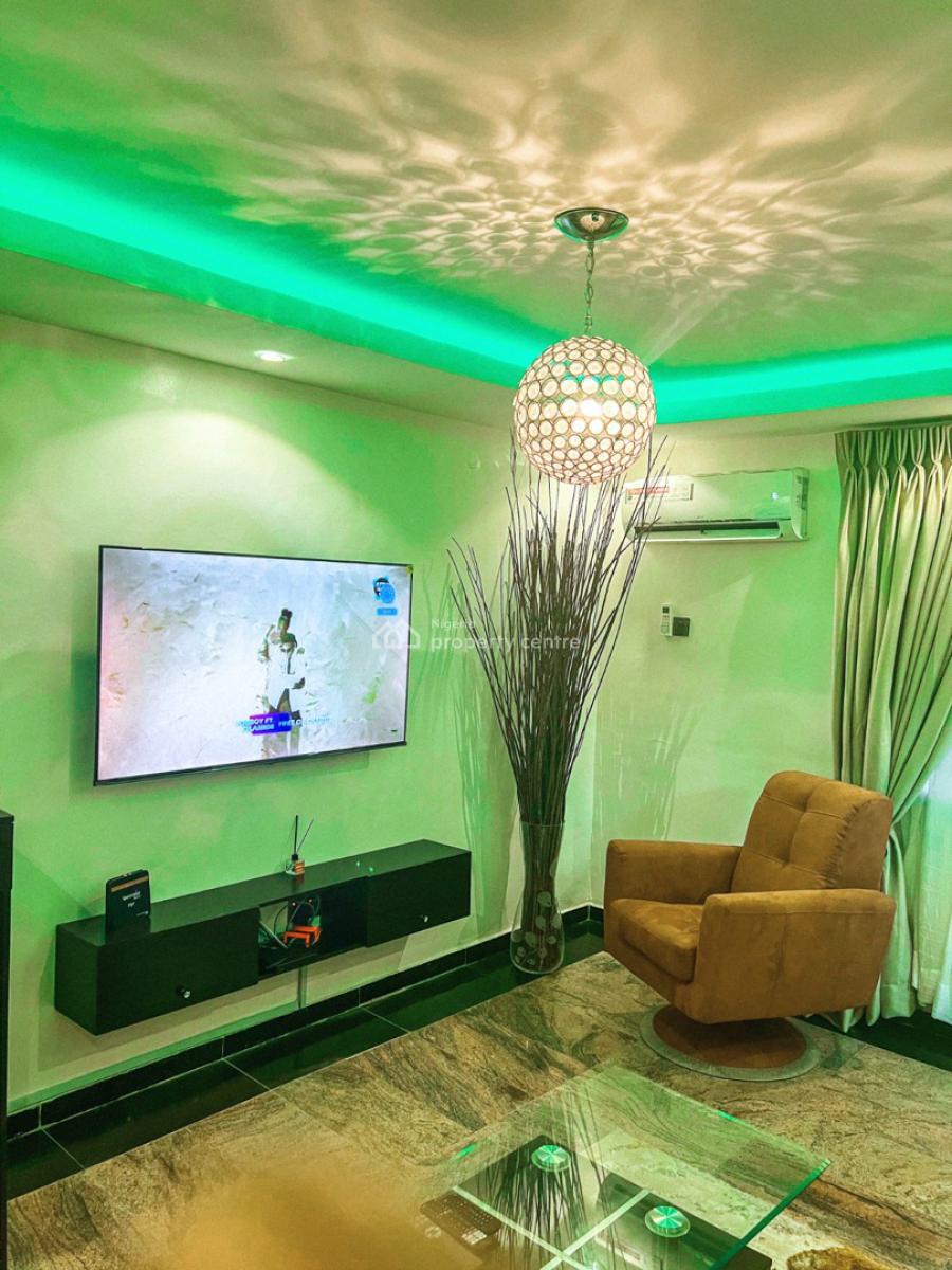 Fully Furnished and Service Mini Flat @lekki Phase One, Off Admiralty Way, Lekki Phase 1, Lekki, Lagos, Mini Flat (room and Parlour) for Rent