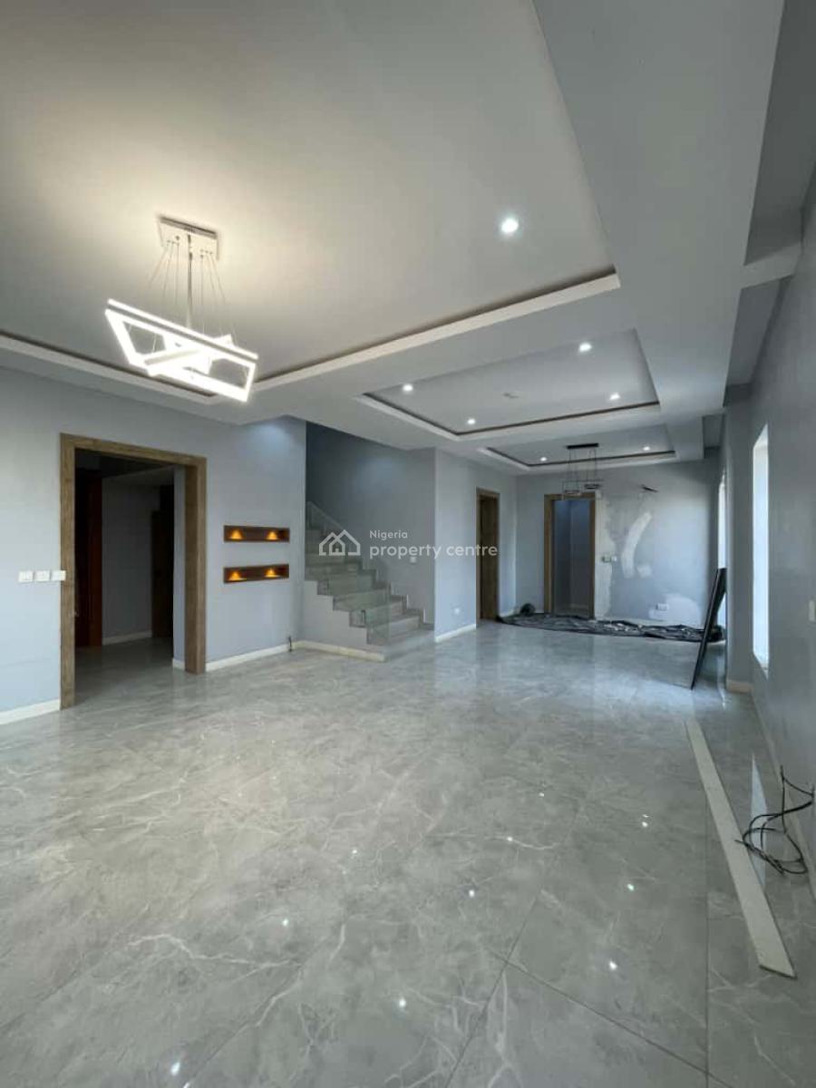 Luxury  4 Bedroom Maisonette, Lekki Phase 1, Lekki, Lagos, Flat / Apartment for Sale