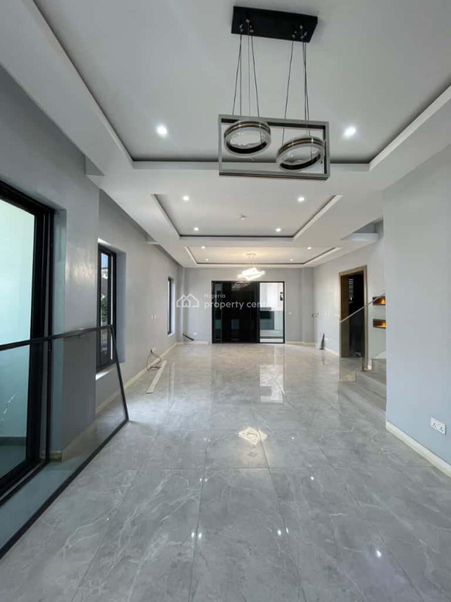 Luxury  4 Bedroom Maisonette, Lekki Phase 1, Lekki, Lagos, Flat / Apartment for Sale