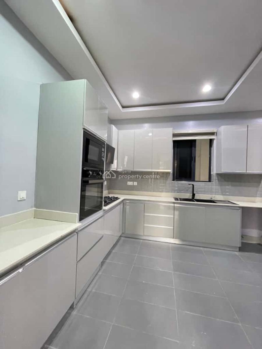 Luxury  4 Bedroom Maisonette, Lekki Phase 1, Lekki, Lagos, Flat / Apartment for Sale