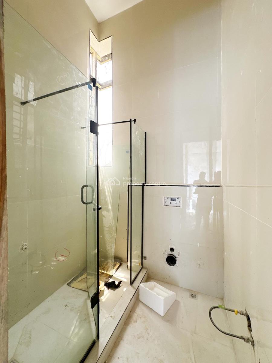 Lovely 2 Bedroom Apartment with Bq, Lekki Phase 1, Lekki, Lagos, Block of Flats for Sale