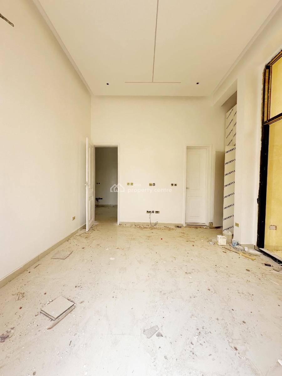 Lovely 2 Bedroom Apartment with Bq, Lekki Phase 1, Lekki, Lagos, Block of Flats for Sale
