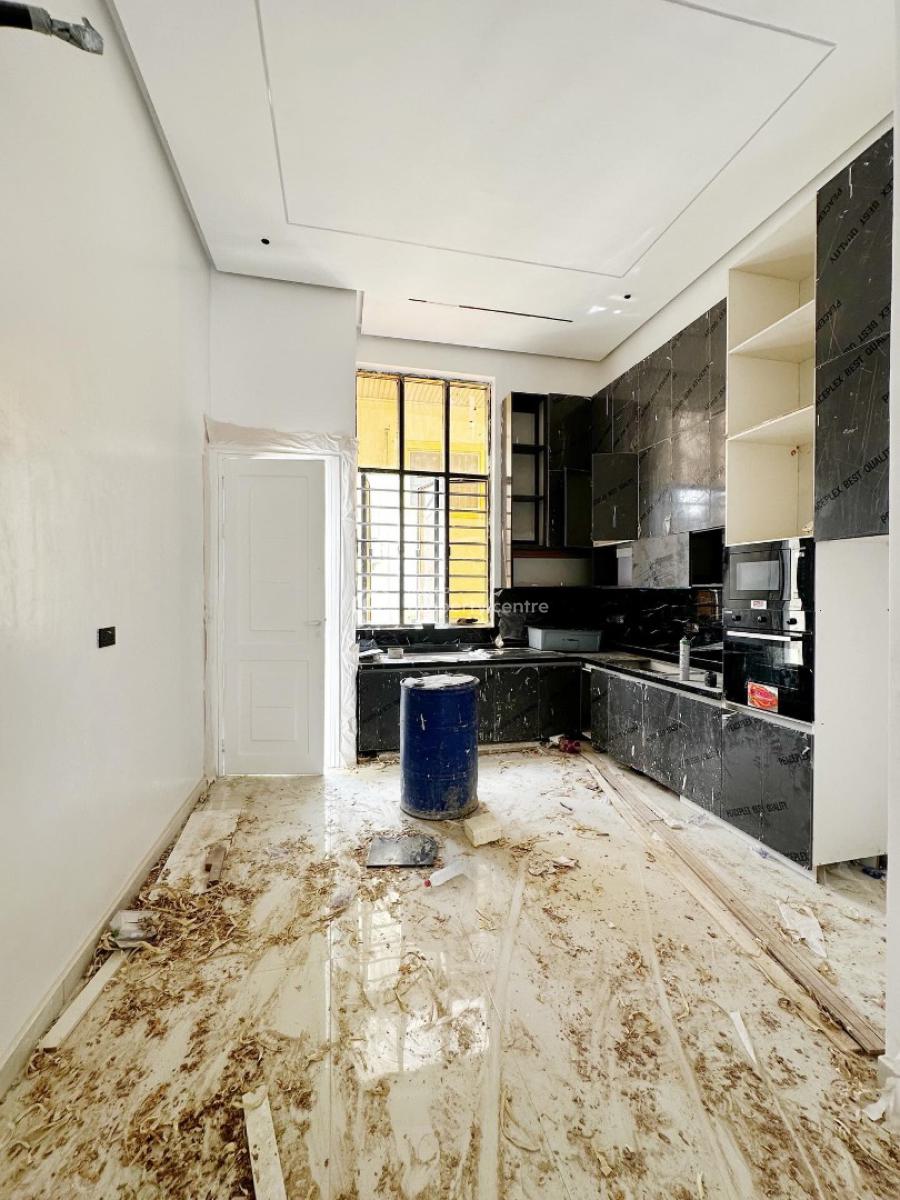 Lovely 2 Bedroom Apartment with Bq, Lekki Phase 1, Lekki, Lagos, Block of Flats for Sale