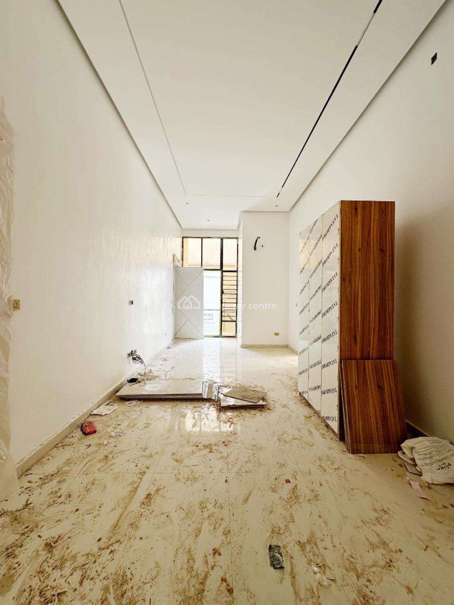 Lovely 2 Bedroom Apartment with Bq, Lekki Phase 1, Lekki, Lagos, Block of Flats for Sale