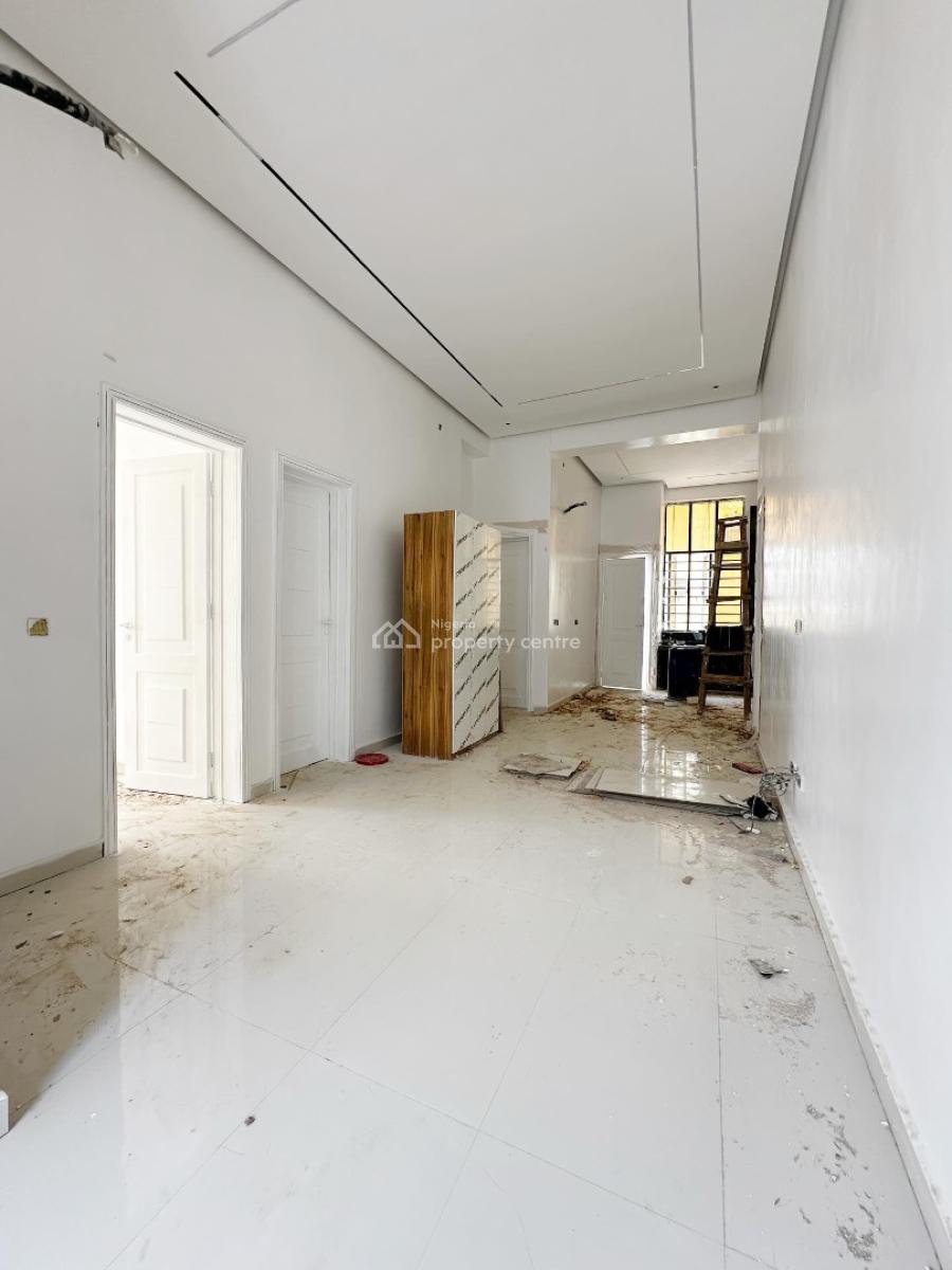 Lovely 2 Bedroom Apartment with Bq, Lekki Phase 1, Lekki, Lagos, Block of Flats for Sale