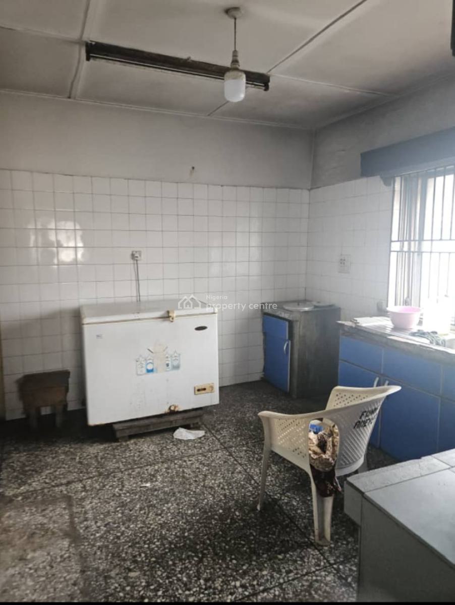 Spacious 4 Bedrom Flat (upstairs), Lovely Environment Inside Omole Phase 2 Estate Ikeja, Omole Phase 2, Ikeja, Lagos, Flat / Apartment for Rent