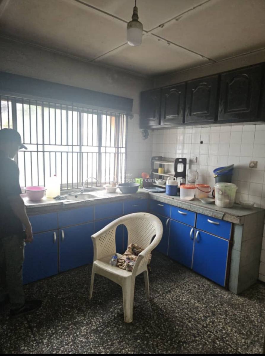 Spacious 4 Bedrom Flat (upstairs), Lovely Environment Inside Omole Phase 2 Estate Ikeja, Omole Phase 2, Ikeja, Lagos, Flat / Apartment for Rent