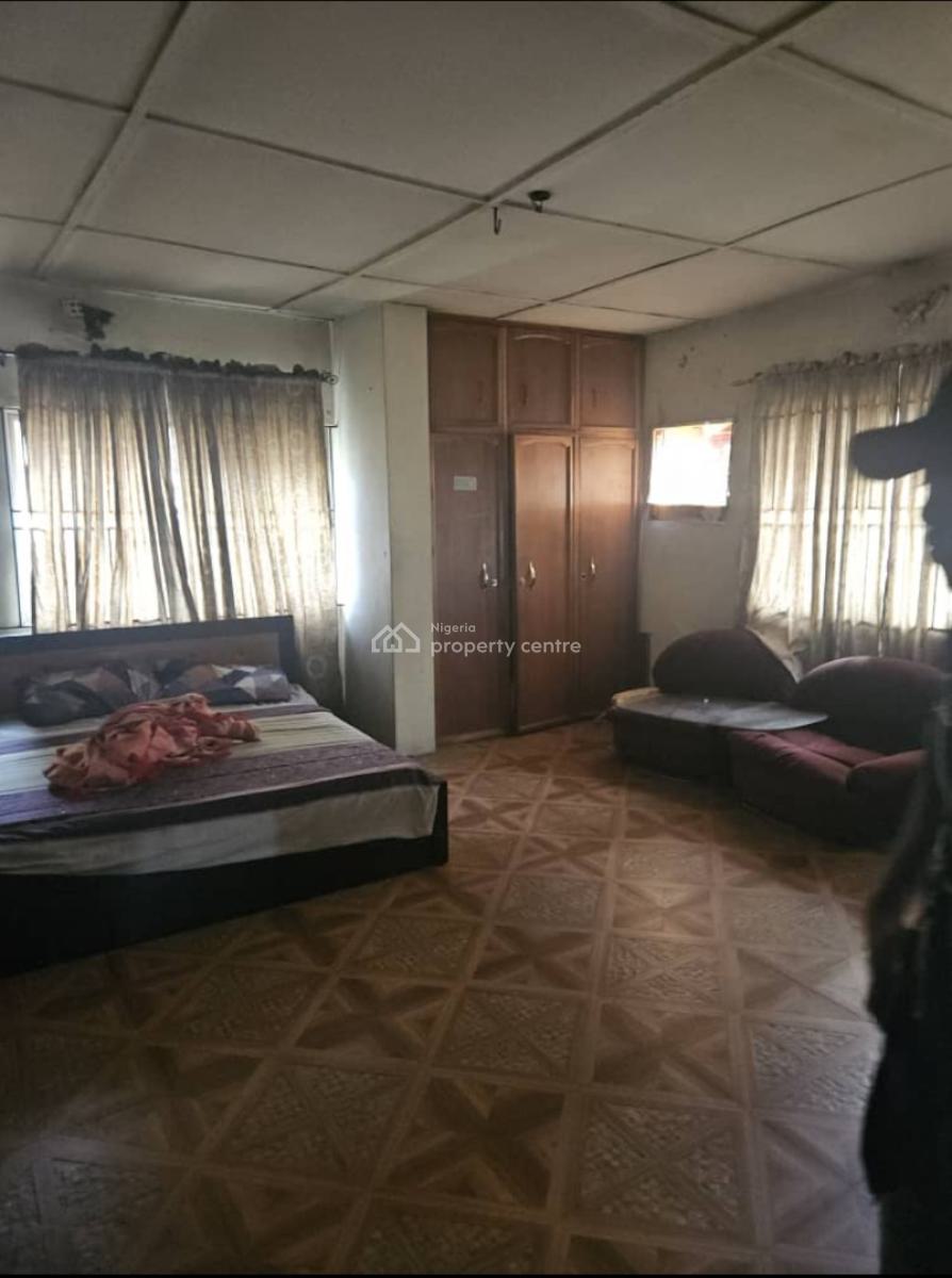 Spacious 4 Bedrom Flat (upstairs), Lovely Environment Inside Omole Phase 2 Estate Ikeja, Omole Phase 2, Ikeja, Lagos, Flat / Apartment for Rent