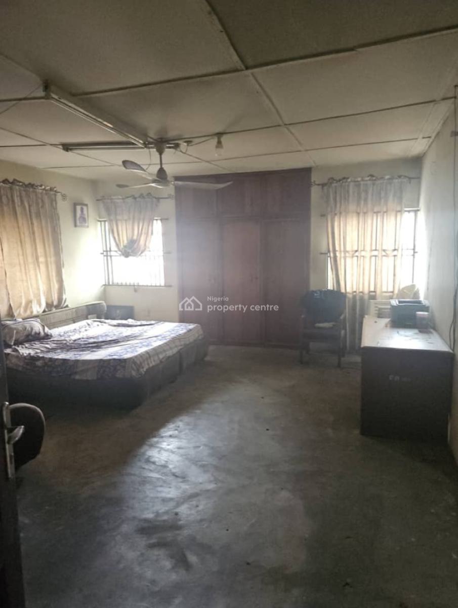Spacious 4 Bedrom Flat (upstairs), Lovely Environment Inside Omole Phase 2 Estate Ikeja, Omole Phase 2, Ikeja, Lagos, Flat / Apartment for Rent