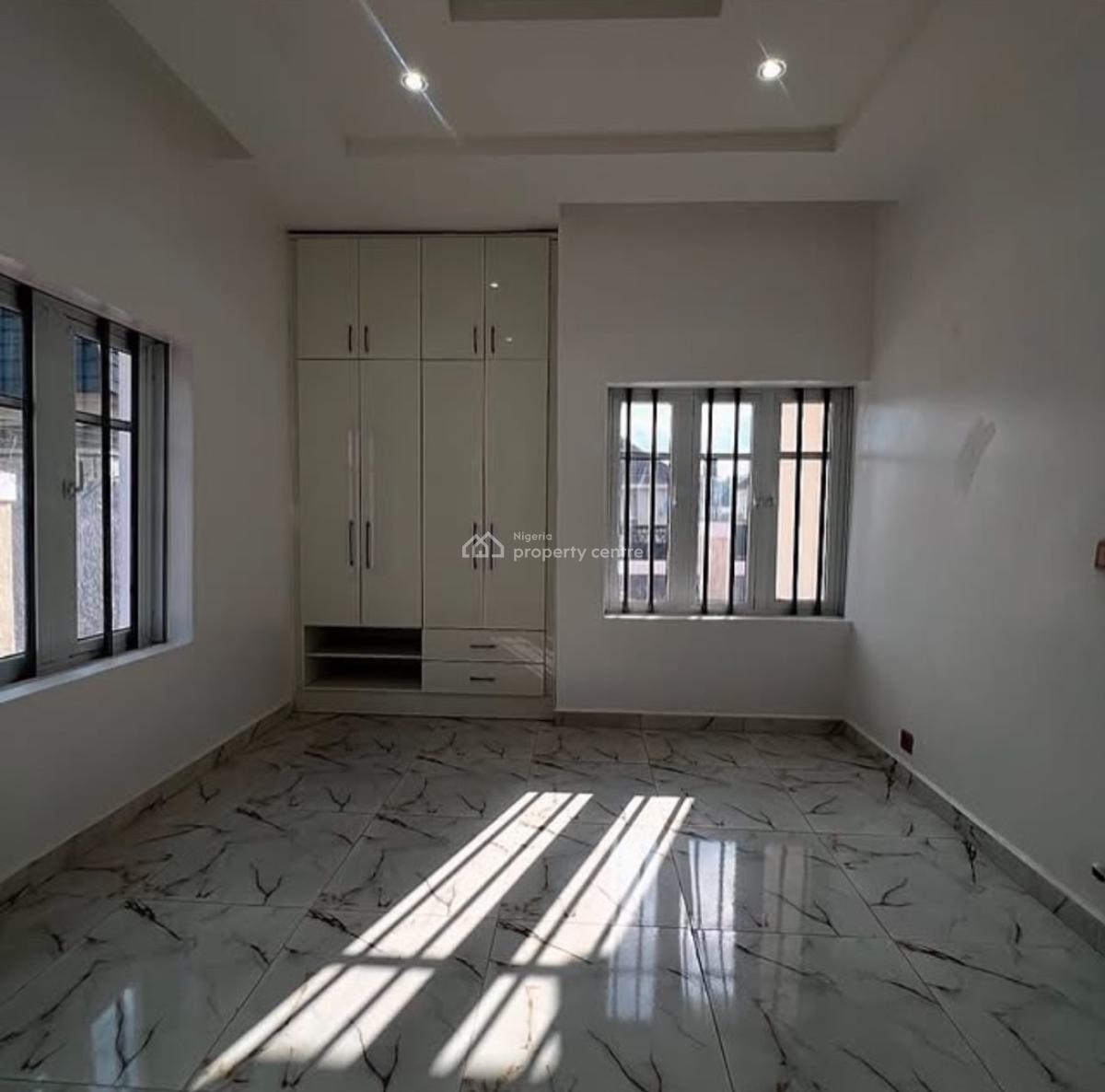 Distress 3 Bedroom Bungalow with 2 Bed Bq, Karsana, Abuja, Detached Bungalow for Sale