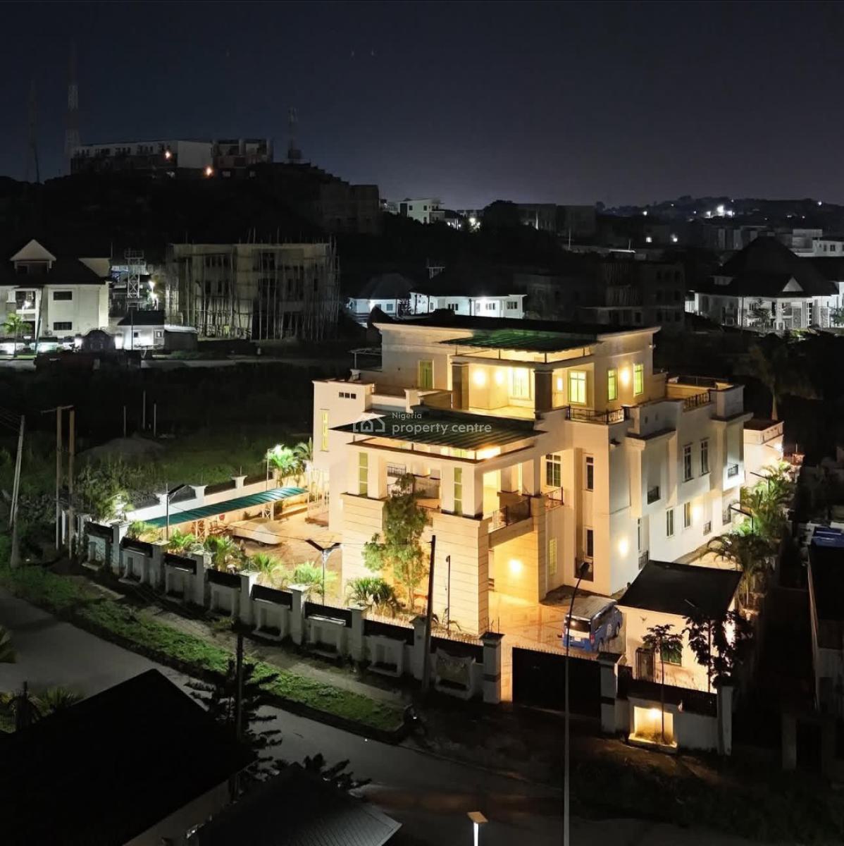 7bedrooms Mansion with a Swimming Pool, a Penthouse and Basement, Guzape District, Abuja, Detached Duplex for Sale