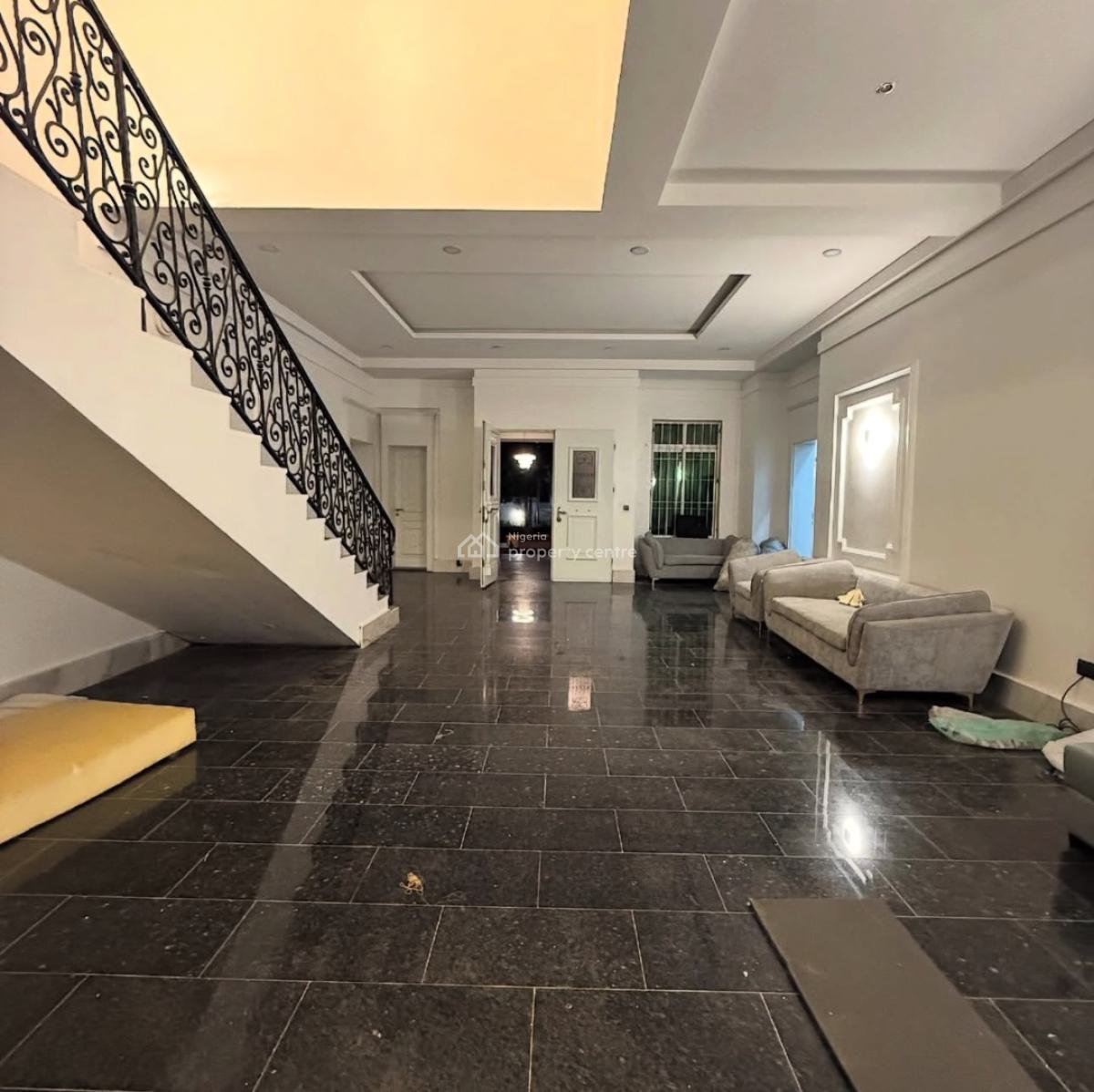 7bedrooms Mansion with a Swimming Pool, a Penthouse and Basement, Guzape District, Abuja, Detached Duplex for Sale