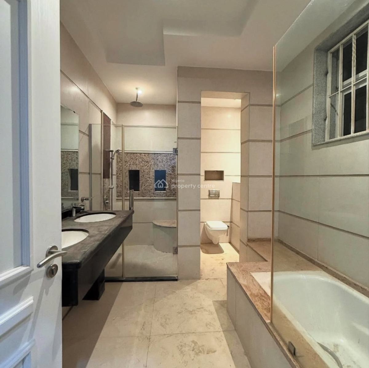 7bedrooms Mansion with a Swimming Pool, a Penthouse and Basement, Guzape District, Abuja, Detached Duplex for Sale