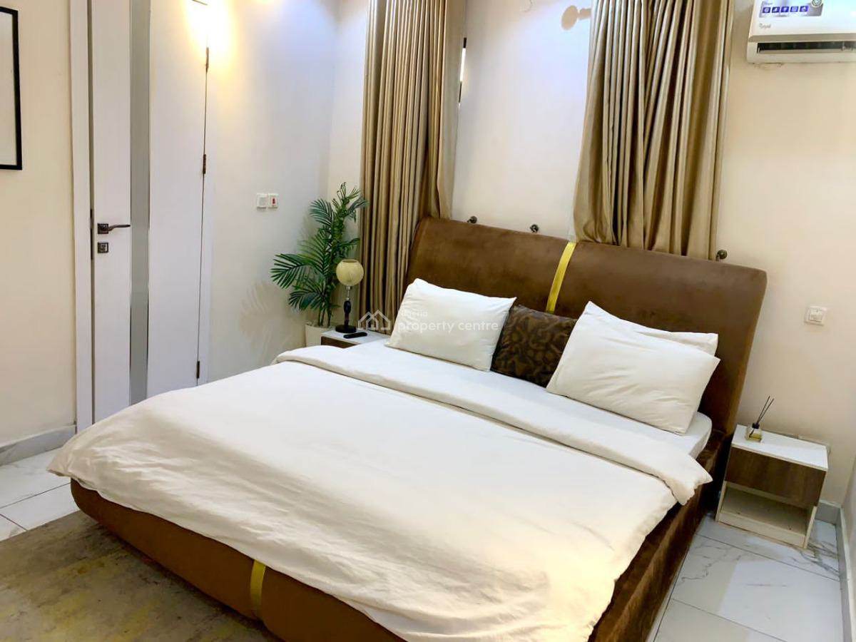 Nicely Furnished 3 Bedrooms Apartment, Lekki Phase 1, Lekki, Lagos, Flat / Apartment Short Let