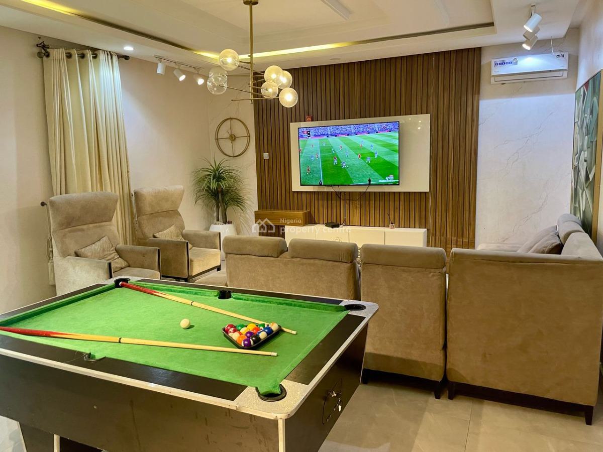 Nicely Furnished 3 Bedrooms Apartment, Lekki Phase 1, Lekki, Lagos, Flat / Apartment Short Let
