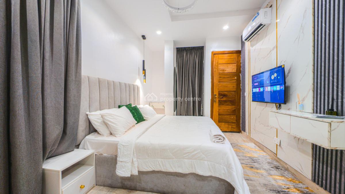 Nicely Furnished 3 Bedrooms Apartment, Lekki Phase 1, Lekki, Lagos, Flat / Apartment Short Let
