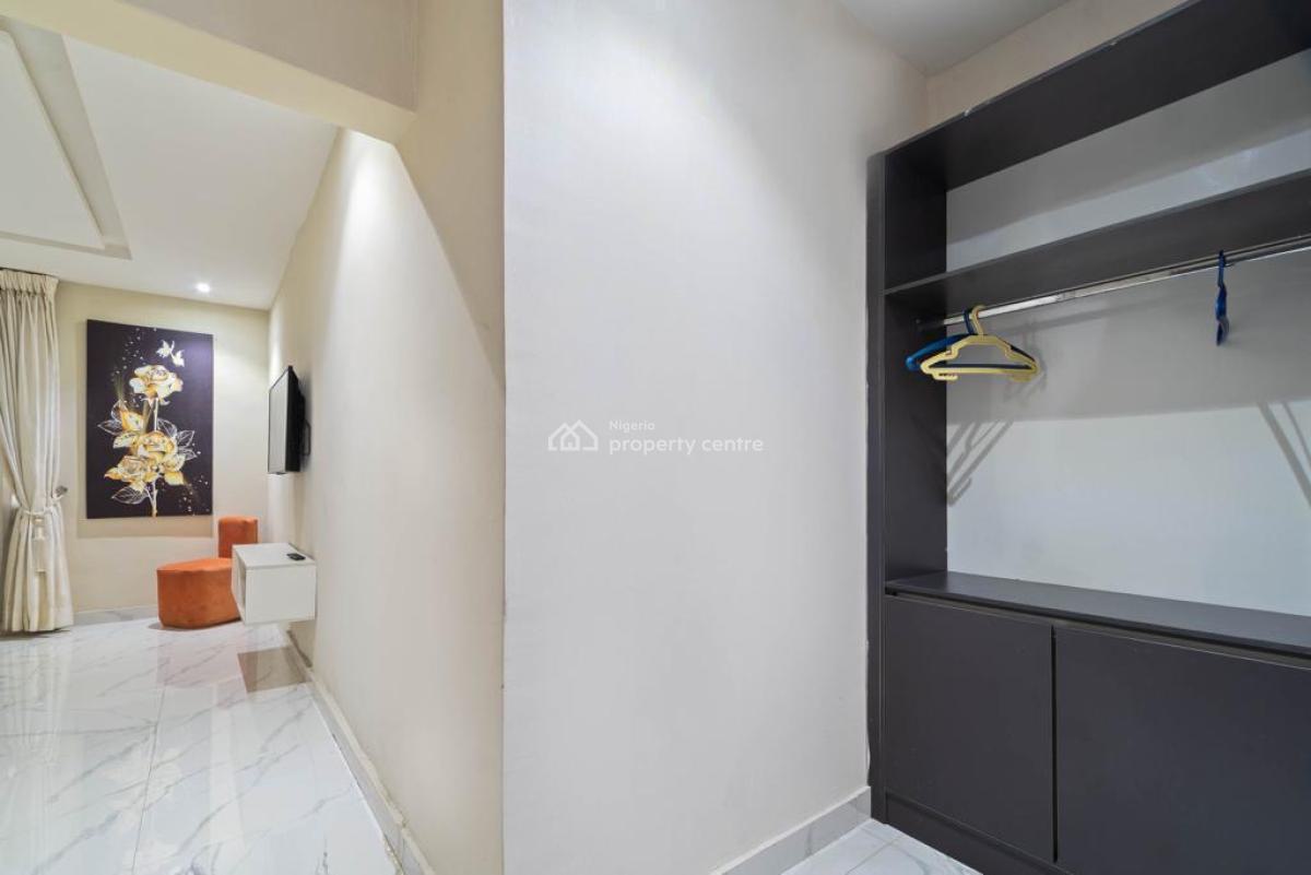 Nicely Furnished 2 Bedrooms Apartment, Lekki Phase 1, Lekki, Lagos, Flat / Apartment Short Let