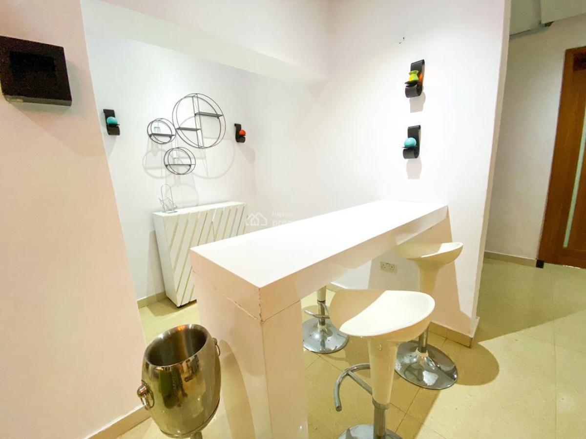 Nicely Furnished 3 Bedrooms Apartment, Lekki Phase 1, Lekki, Lagos, Flat / Apartment Short Let