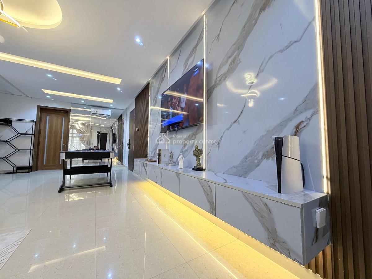 Nicely Furnished 3 Bedrooms Apartment, Lekki Phase 1, Lekki, Lagos, Flat / Apartment Short Let