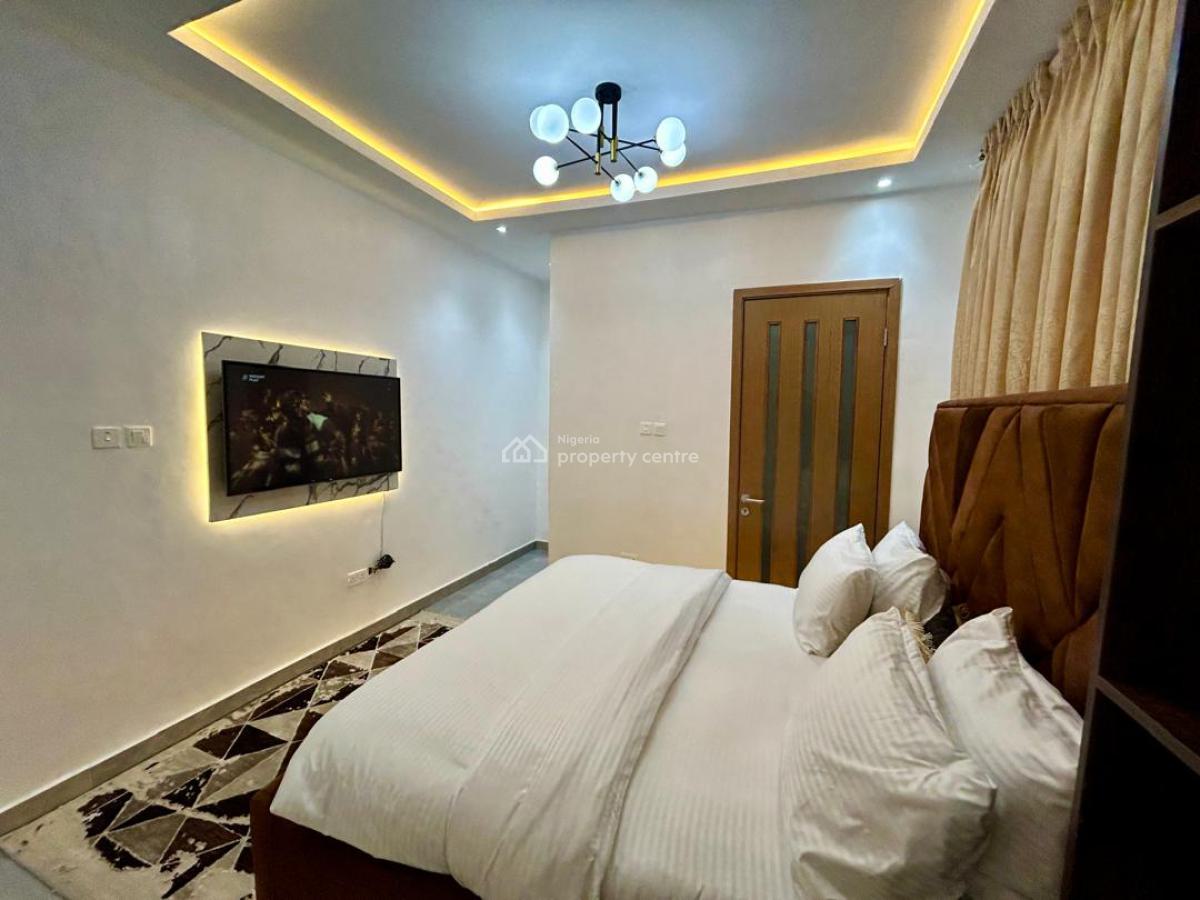 Nicely Furnished 3 Bedrooms Apartment, Lekki Phase 1, Lekki, Lagos, Flat / Apartment Short Let
