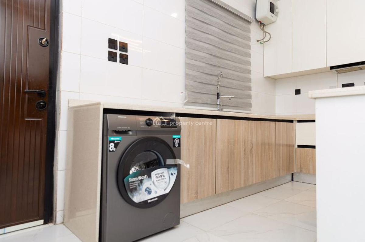 Nicely Furnished 3 Bedroom Apartment, Lekki Phase 1, Lekki, Lagos, Flat / Apartment Short Let