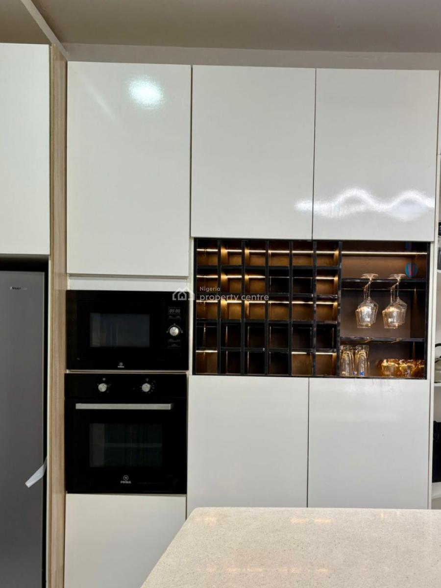 Nicely Furnished 3 Bedroom Apartment, Lekki Phase 1, Lekki, Lagos, Flat / Apartment Short Let