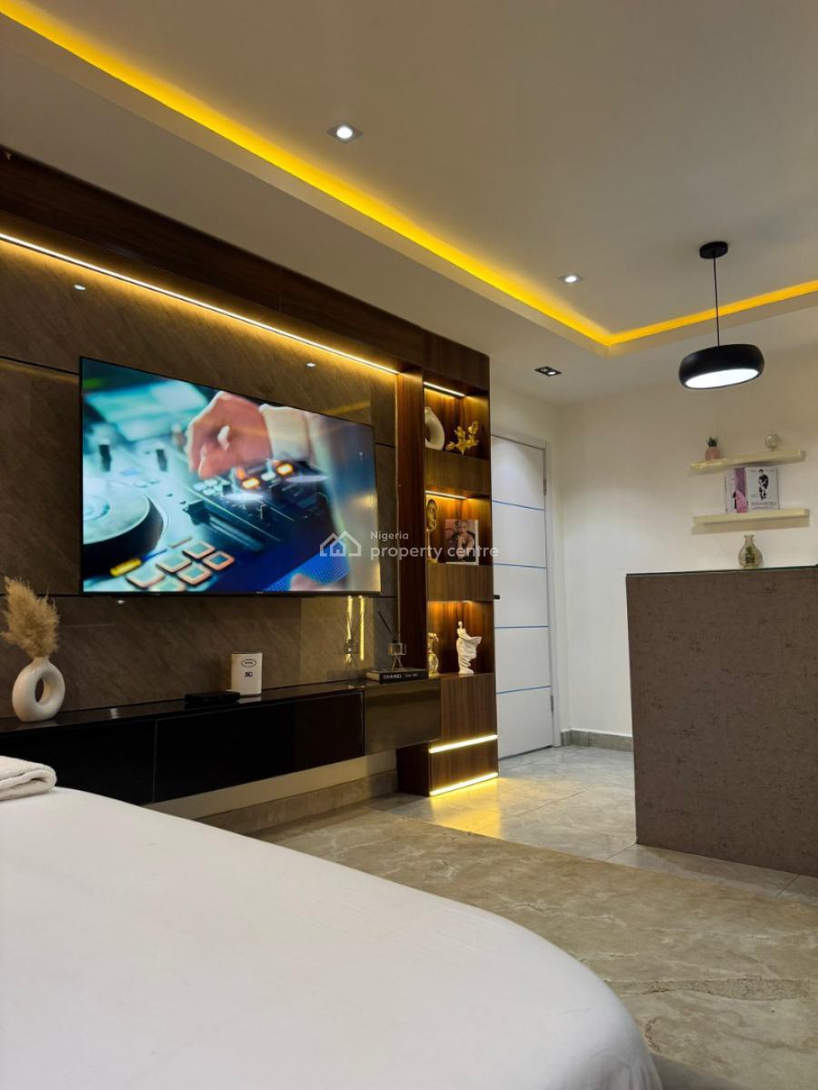 Luxury Sleek Penthouse Studio with Gym & Spacious Balcony, Admiralty Way, Lekki Phase 1, Lekki, Lagos, Flat / Apartment Short Let