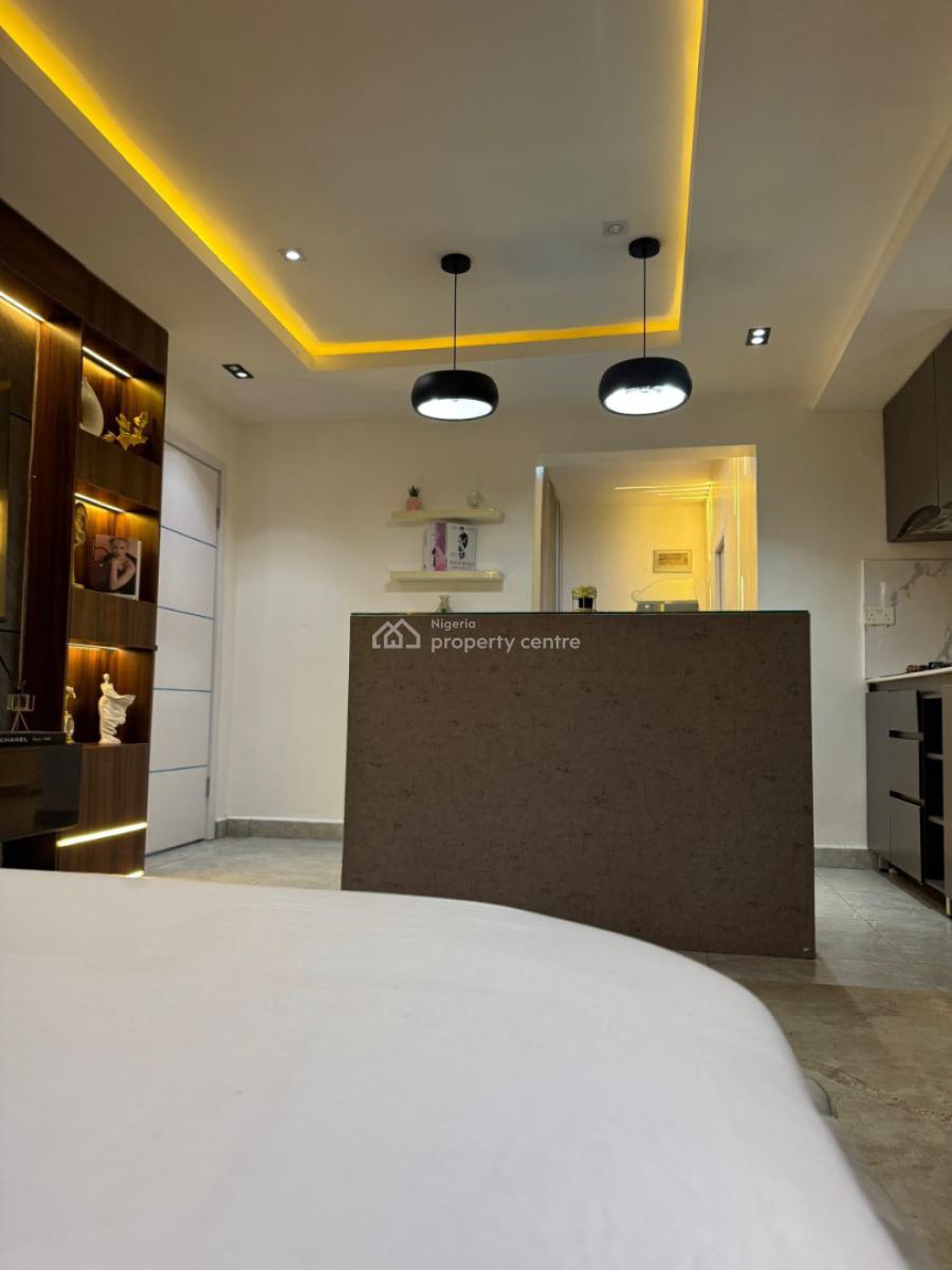 Luxury Sleek Penthouse Studio with Gym & Spacious Balcony, Admiralty Way, Lekki Phase 1, Lekki, Lagos, Flat / Apartment Short Let