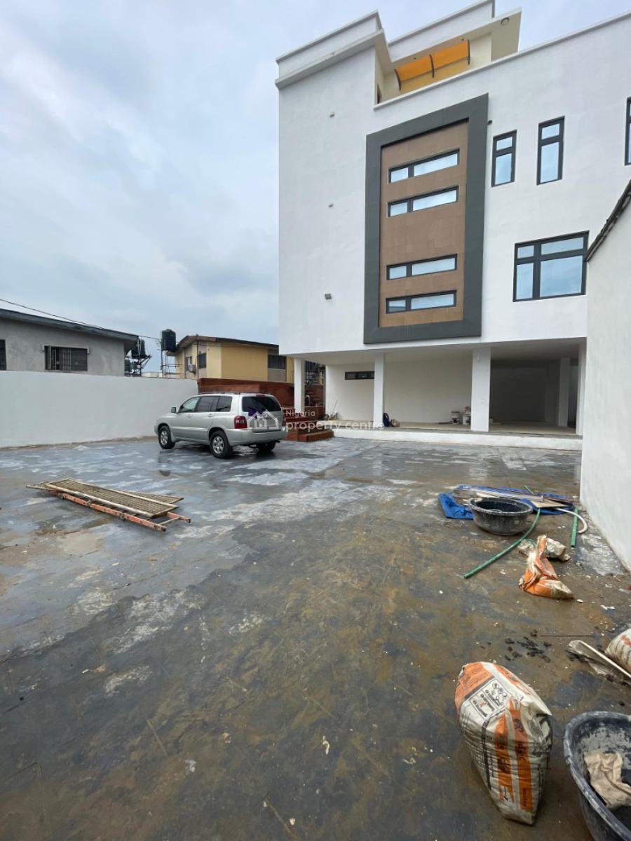 Luxury 5bedrrooms with a Visitors Room, a Bq, Swimming Pool and a Elev, Ayaya Court Maryland, Maryland, Lagos, Detached Duplex for Sale