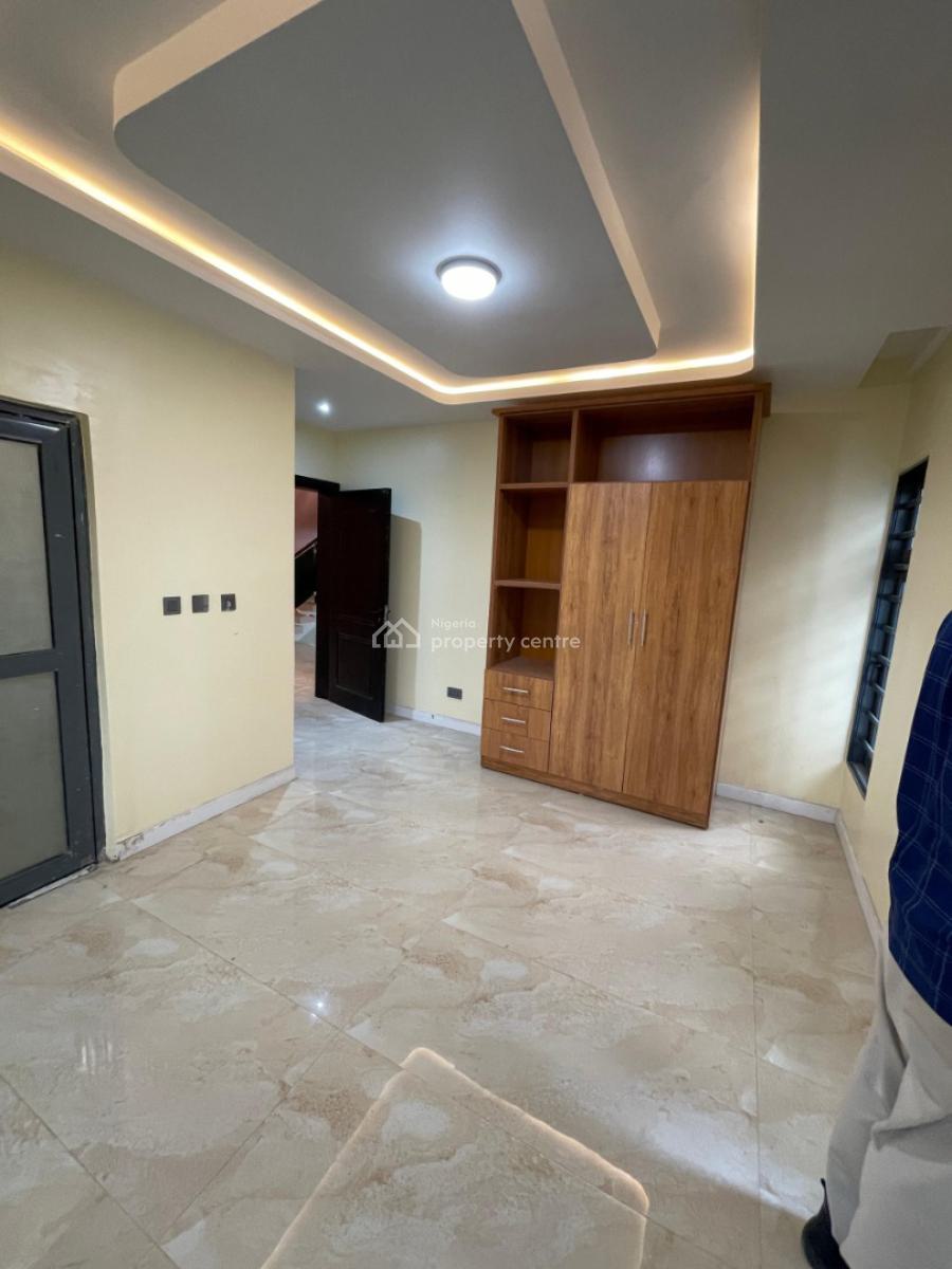 Luxury 5bedrrooms with a Visitors Room, a Bq, Swimming Pool and a Elev, Ayaya Court Maryland, Maryland, Lagos, Detached Duplex for Sale