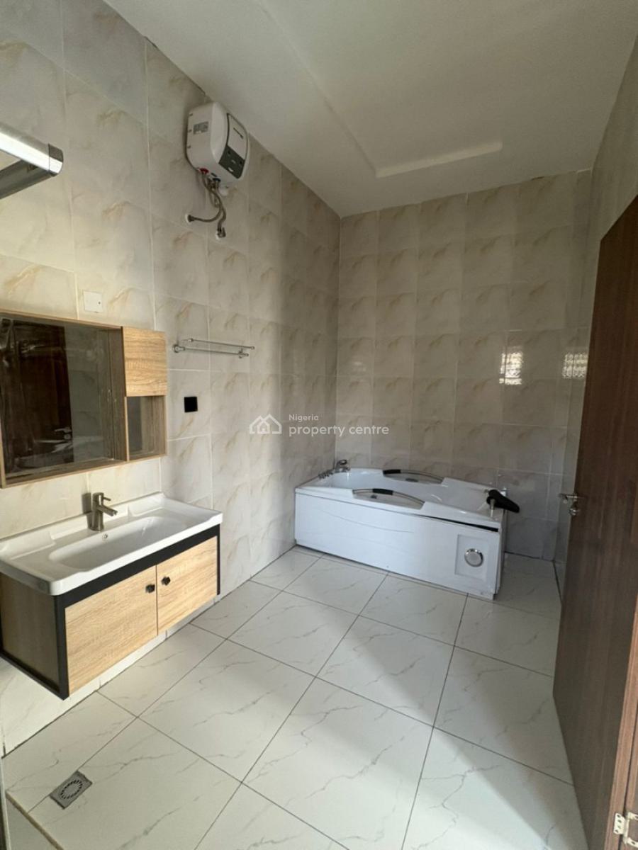 Spacious Master Bedroom with a Balcony, Lekki, Lagos, Flat / Apartment for Rent