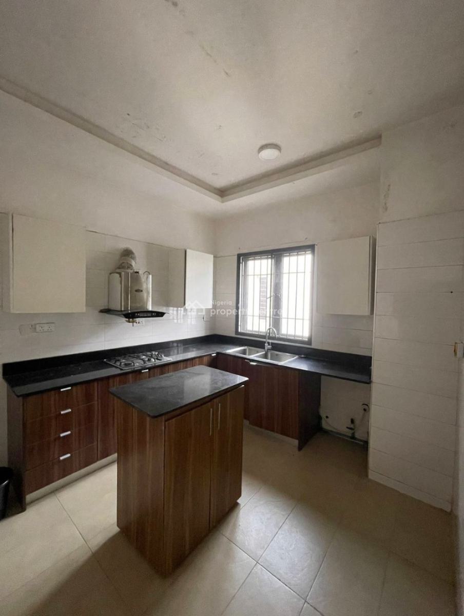 Spacious  3 Bedroom Apartment, Chevron, Lekki, Lagos, Flat / Apartment for Sale