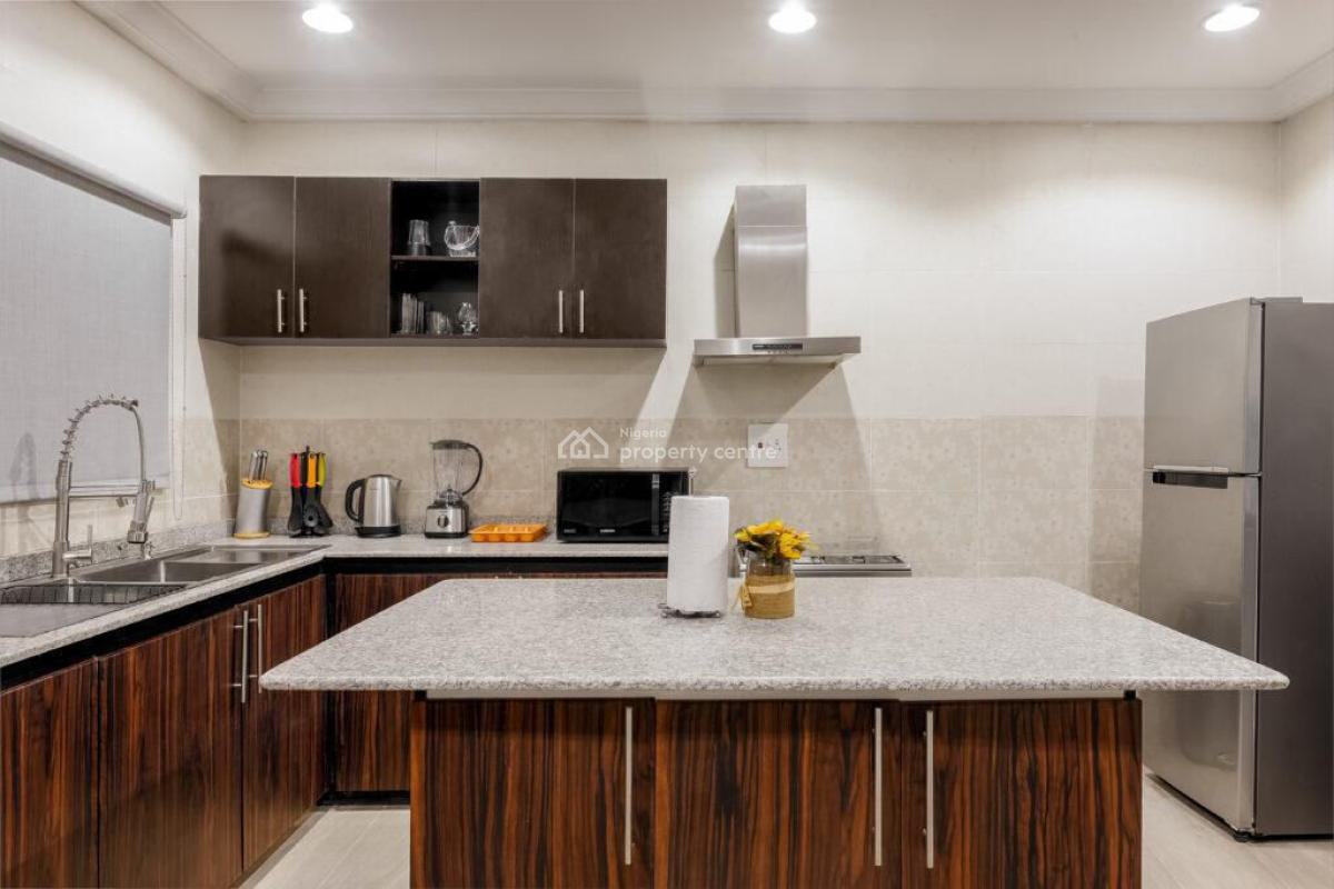 Fully Furnished Three (3), Lekki Phase 1, Lekki, Lagos, Flat / Apartment for Rent