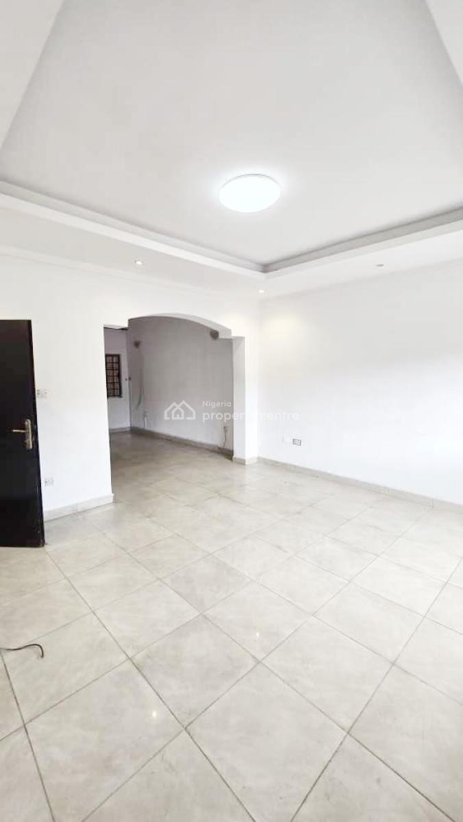 a Well-maintained Three-bedroom Apartment, Omole Phase 2, Ikeja, Lagos, Flat / Apartment for Rent