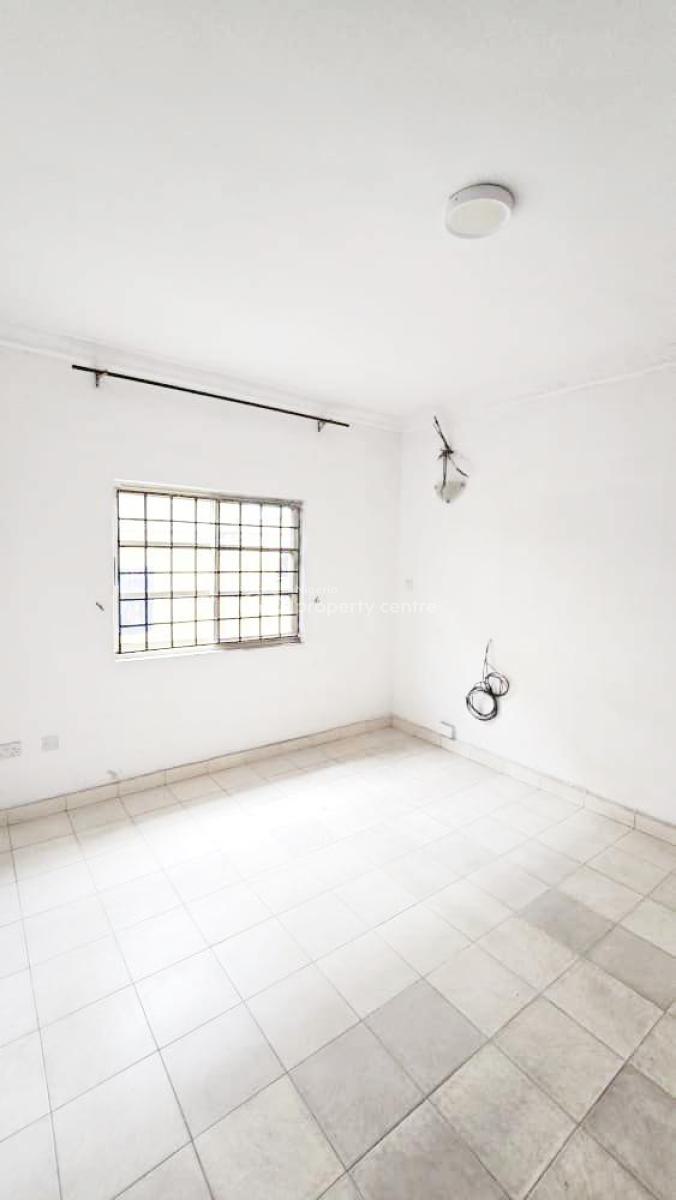 a Well-maintained Three-bedroom Apartment, Omole Phase 2, Ikeja, Lagos, Flat / Apartment for Rent