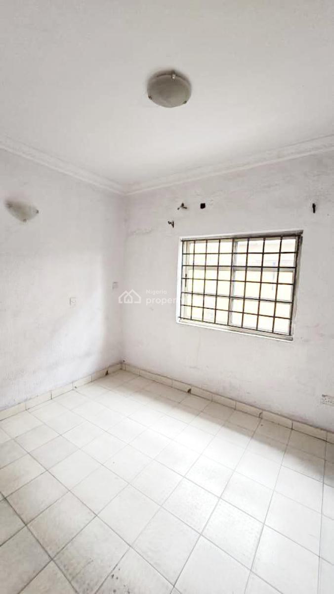 a Well-maintained Three-bedroom Apartment, Omole Phase 2, Ikeja, Lagos, Flat / Apartment for Rent
