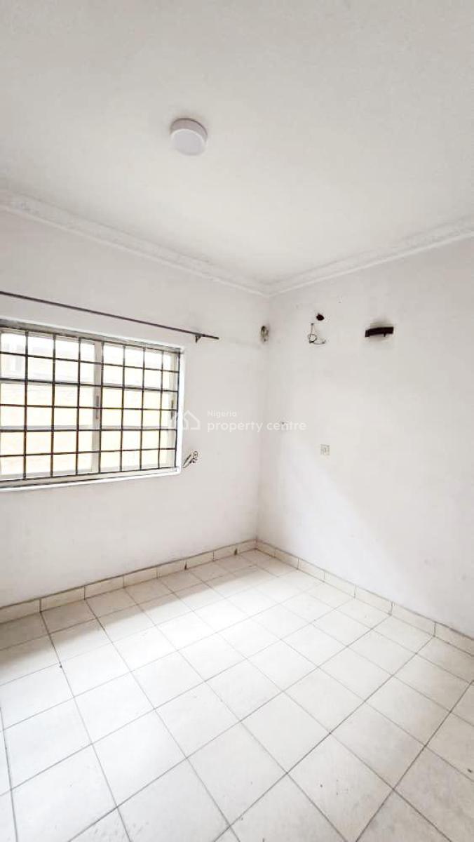 a Well-maintained Three-bedroom Apartment, Omole Phase 2, Ikeja, Lagos, Flat / Apartment for Rent