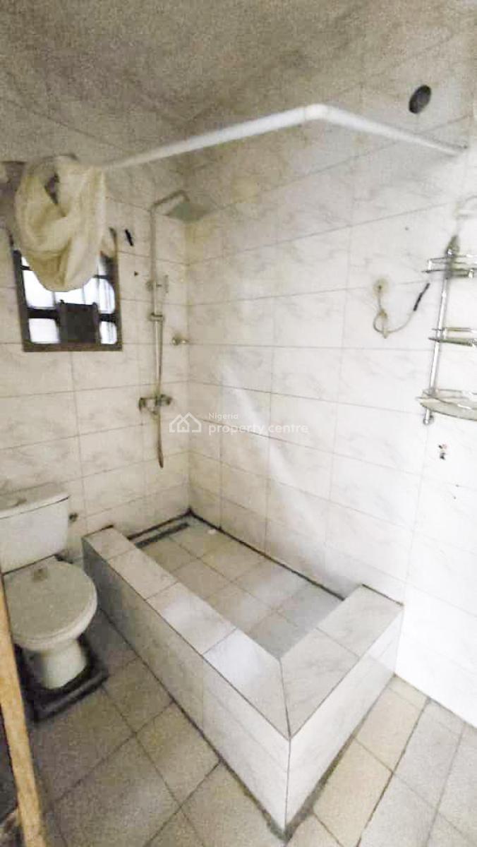 a Well-maintained Three-bedroom Apartment, Omole Phase 2, Ikeja, Lagos, Flat / Apartment for Rent