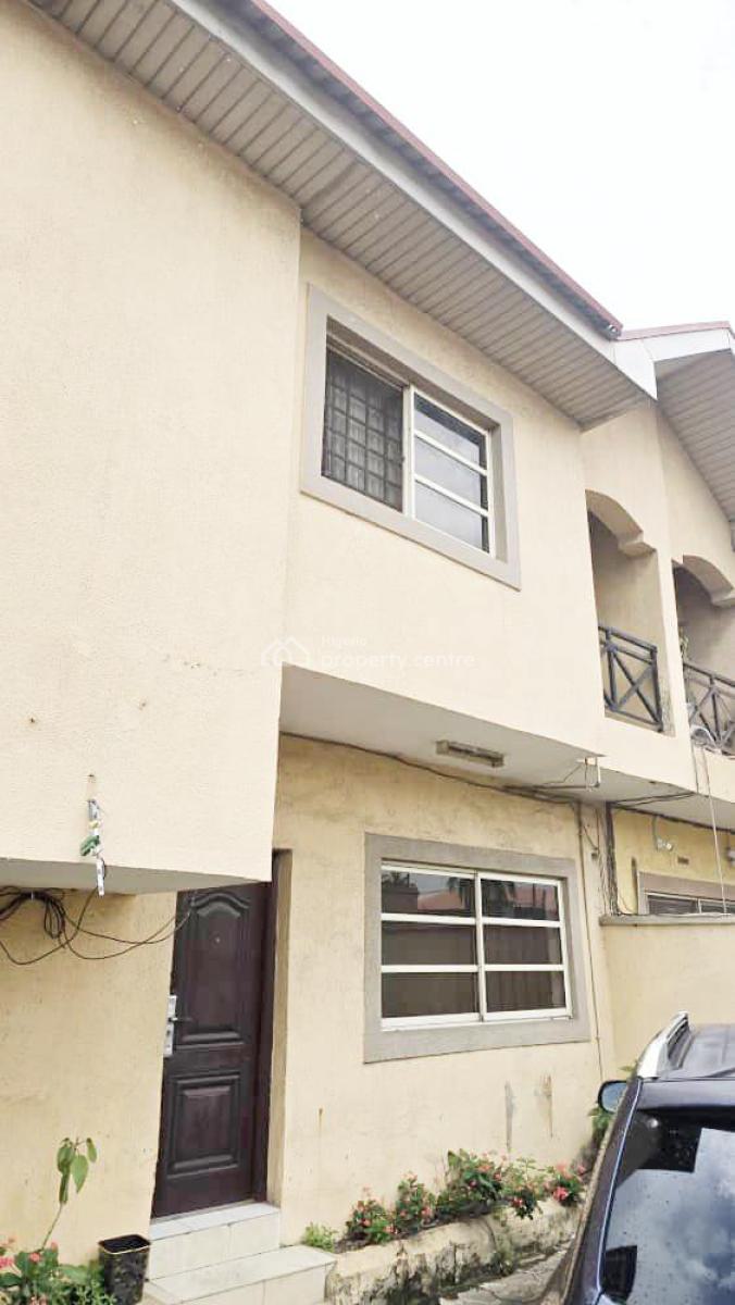 a Well-maintained Three-bedroom Apartment, Omole Phase 2, Ikeja, Lagos, Flat / Apartment for Rent