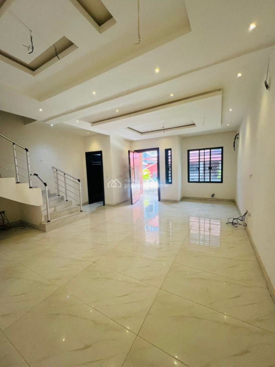 Lekki  4 Bedrooms Luxurious Duplex, Lekki Phase 1, Lekki, Lagos, Flat / Apartment for Sale