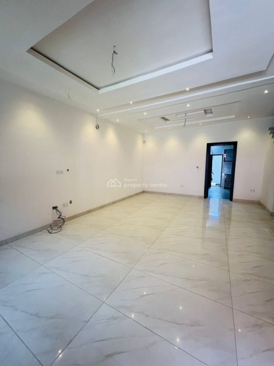Lekki  4 Bedrooms Luxurious Duplex, Lekki Phase 1, Lekki, Lagos, Flat / Apartment for Sale