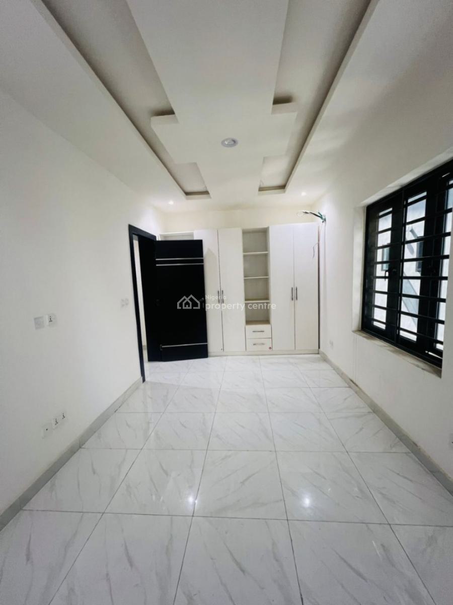 Lekki  4 Bedrooms Luxurious Duplex, Lekki Phase 1, Lekki, Lagos, Flat / Apartment for Sale