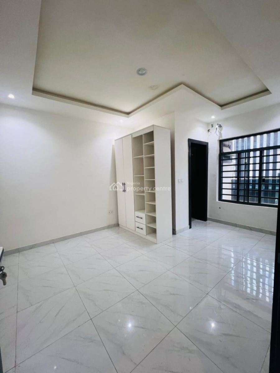 Lekki  4 Bedrooms Luxurious Duplex, Lekki Phase 1, Lekki, Lagos, Flat / Apartment for Sale
