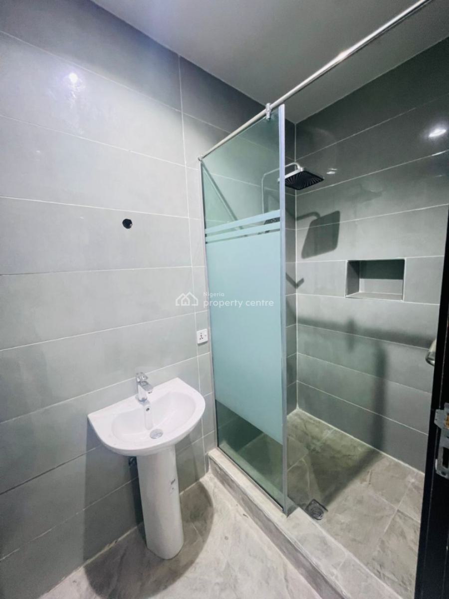 Lekki  4 Bedrooms Luxurious Duplex, Lekki Phase 1, Lekki, Lagos, Flat / Apartment for Sale