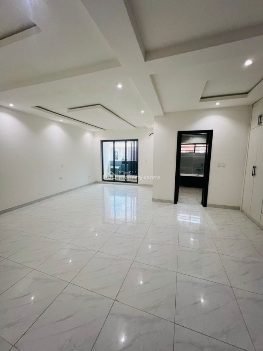 Lekki  4 Bedrooms Luxurious Duplex, Lekki Phase 1, Lekki, Lagos, Flat / Apartment for Sale