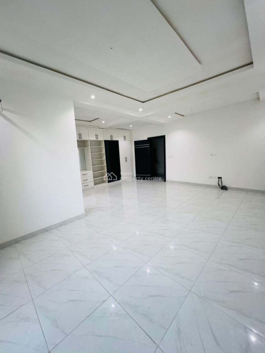 Lekki  4 Bedrooms Luxurious Duplex, Lekki Phase 1, Lekki, Lagos, Flat / Apartment for Sale