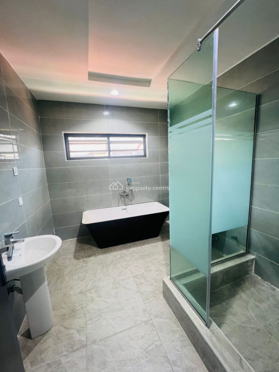 Lekki  4 Bedrooms Luxurious Duplex, Lekki Phase 1, Lekki, Lagos, Flat / Apartment for Sale