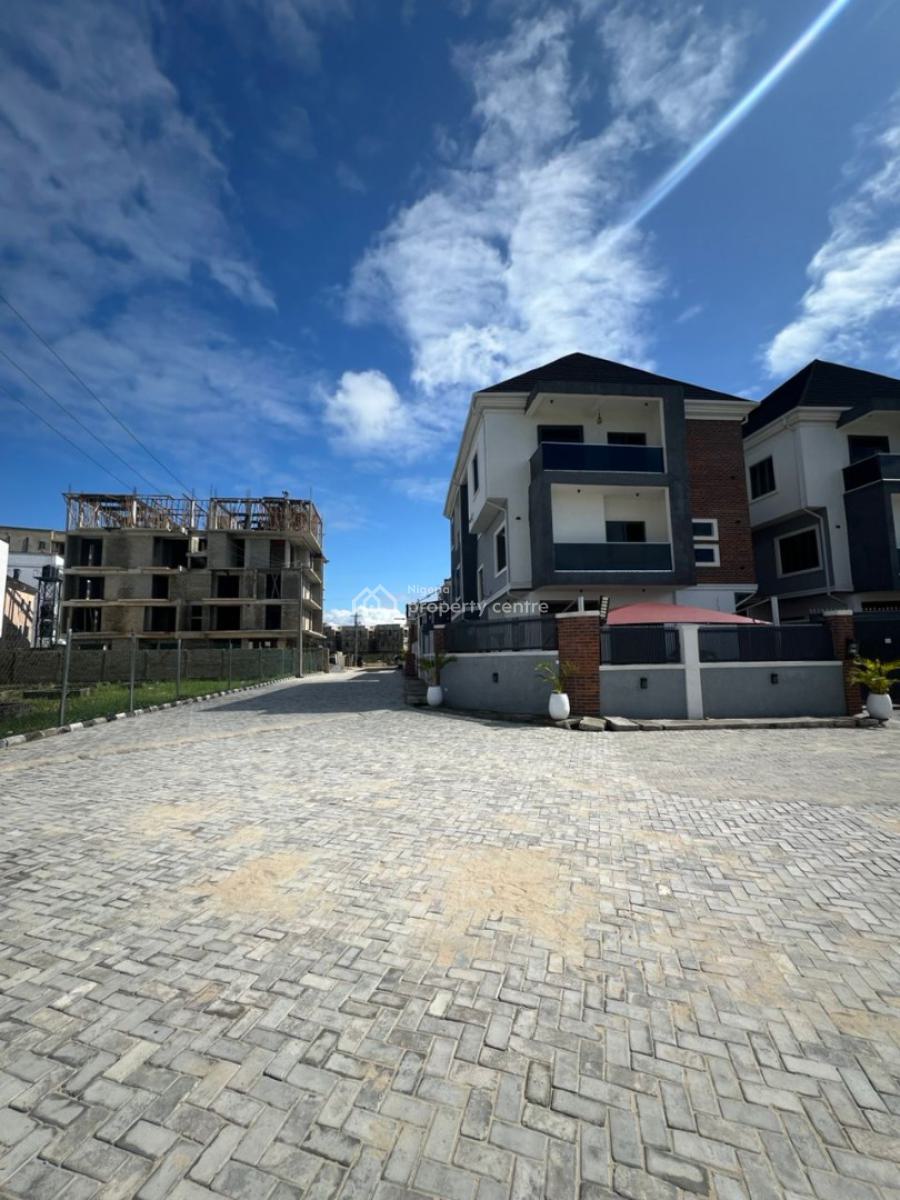 Lekki  4 Bedrooms Luxurious Duplex, Lekki Phase 1, Lekki, Lagos, Flat / Apartment for Sale