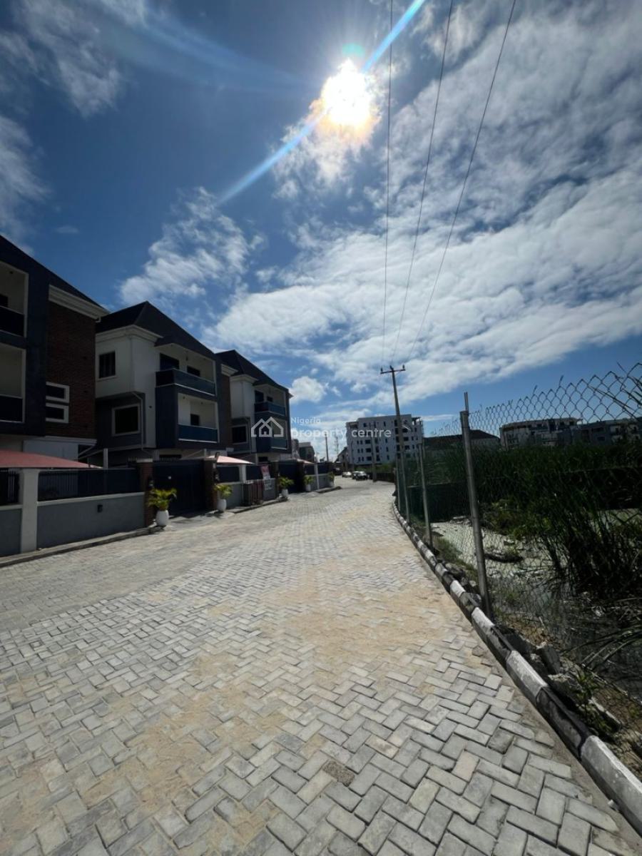 Lekki  4 Bedrooms Luxurious Duplex, Lekki Phase 1, Lekki, Lagos, Flat / Apartment for Sale