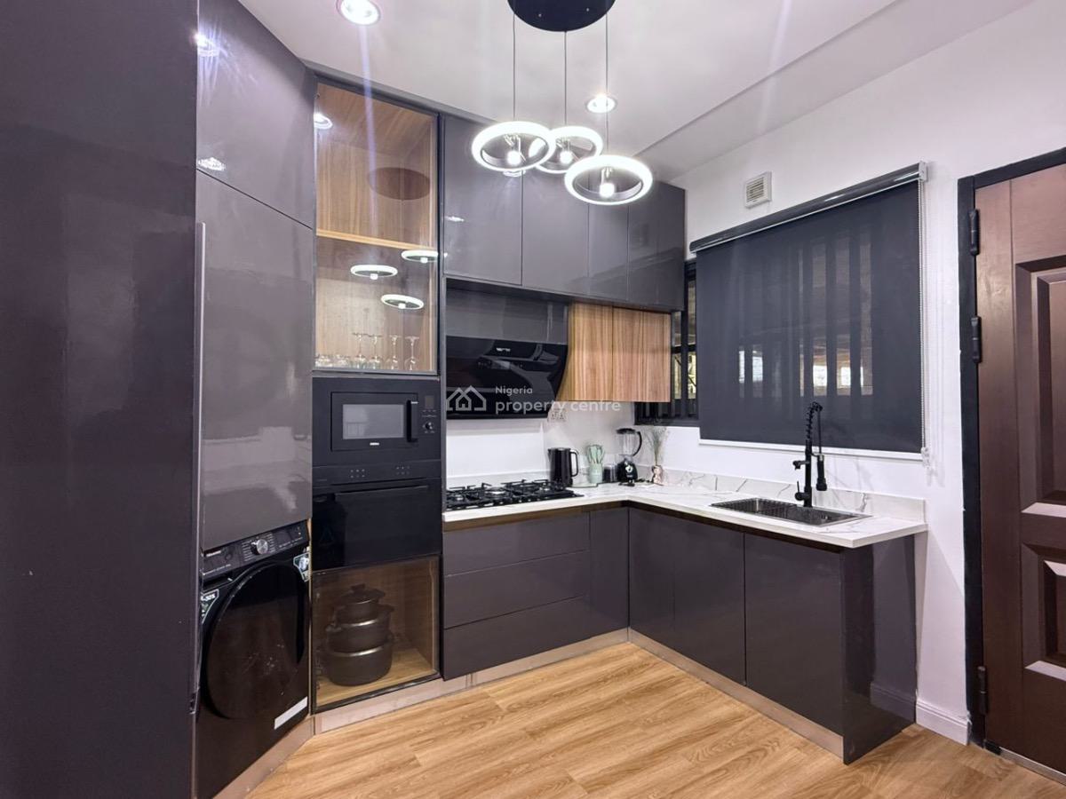 Cozy 2 Bedroom &serviced Apartment, Lekki Phase 1, Lekki, Lagos, Flat / Apartment Short Let